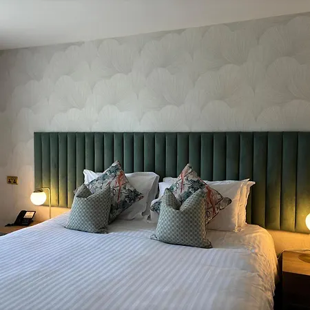 Hatherley Manor Hotel & Spa-3